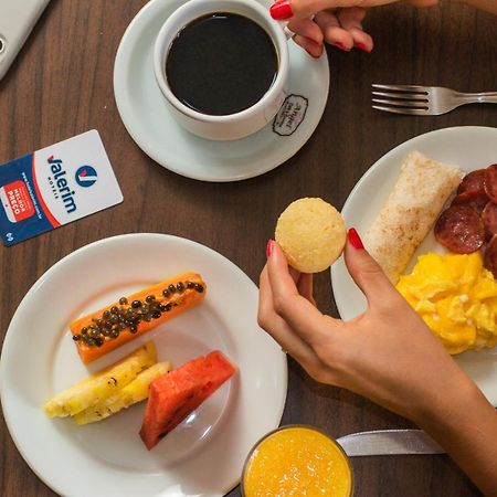 Hotel Valerim Itajai / Navegantes Екстер'єр фото