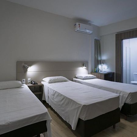 Hotel Valerim Itajai / Navegantes Екстер'єр фото