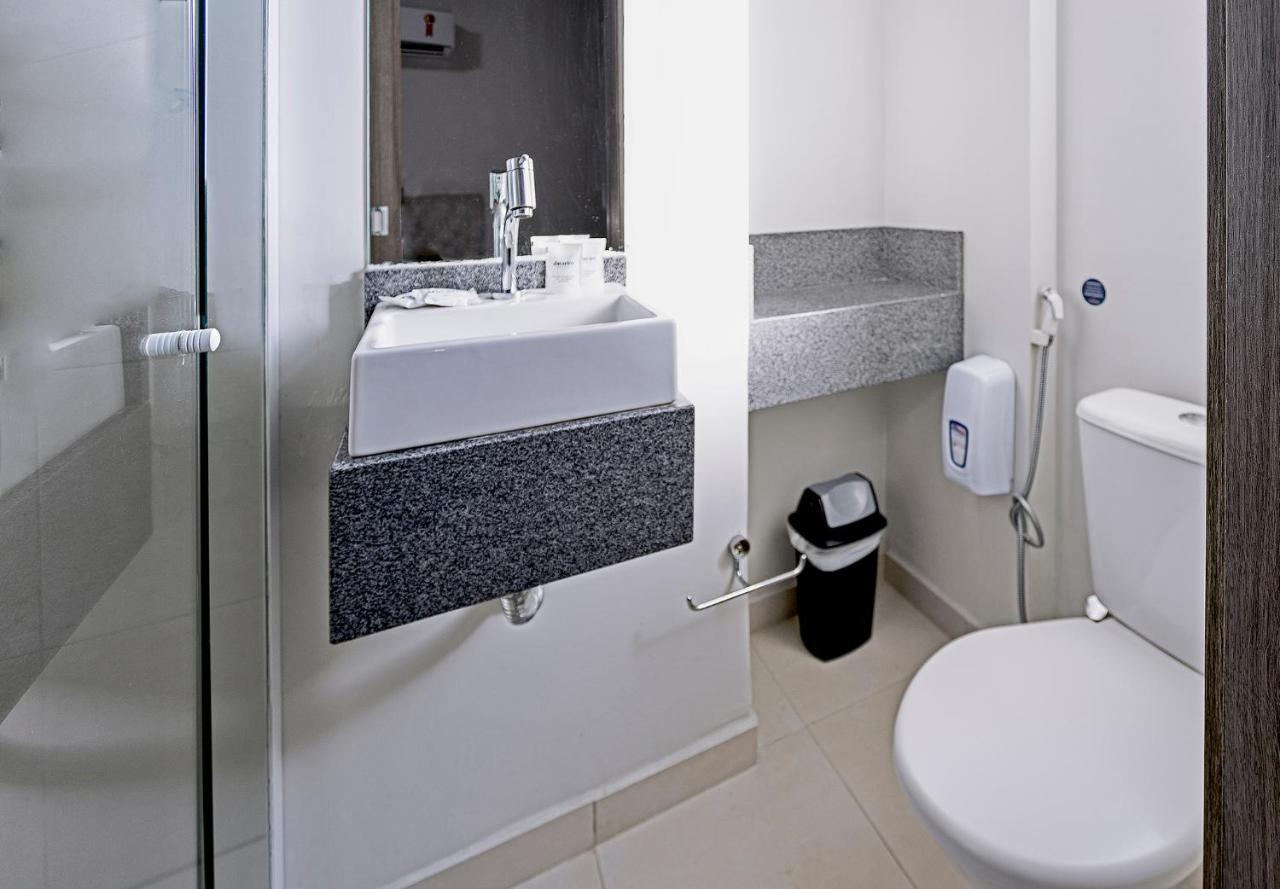 Hotel Valerim Itajai / Navegantes Екстер'єр фото