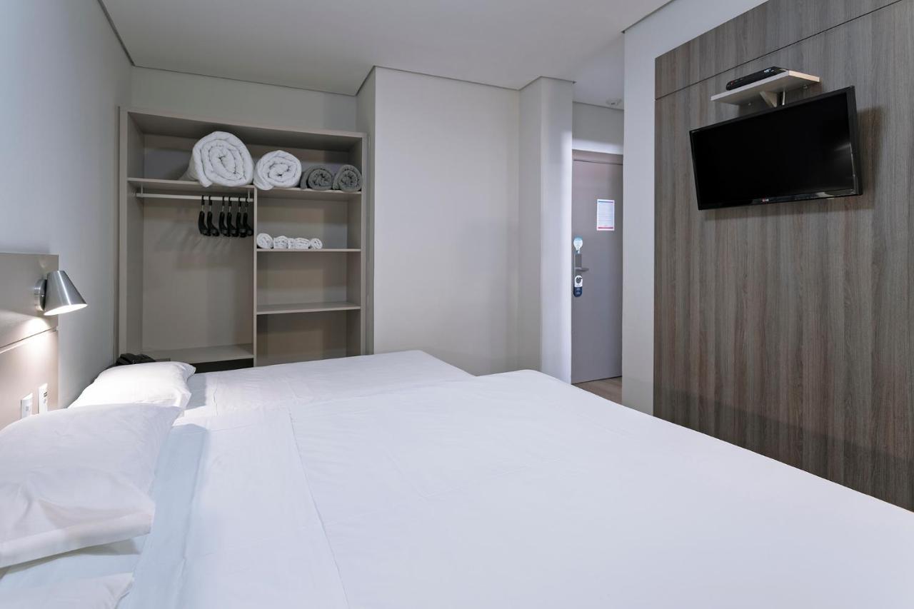 Hotel Valerim Itajai / Navegantes Екстер'єр фото