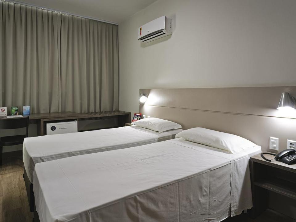 Hotel Valerim Itajai / Navegantes Екстер'єр фото
