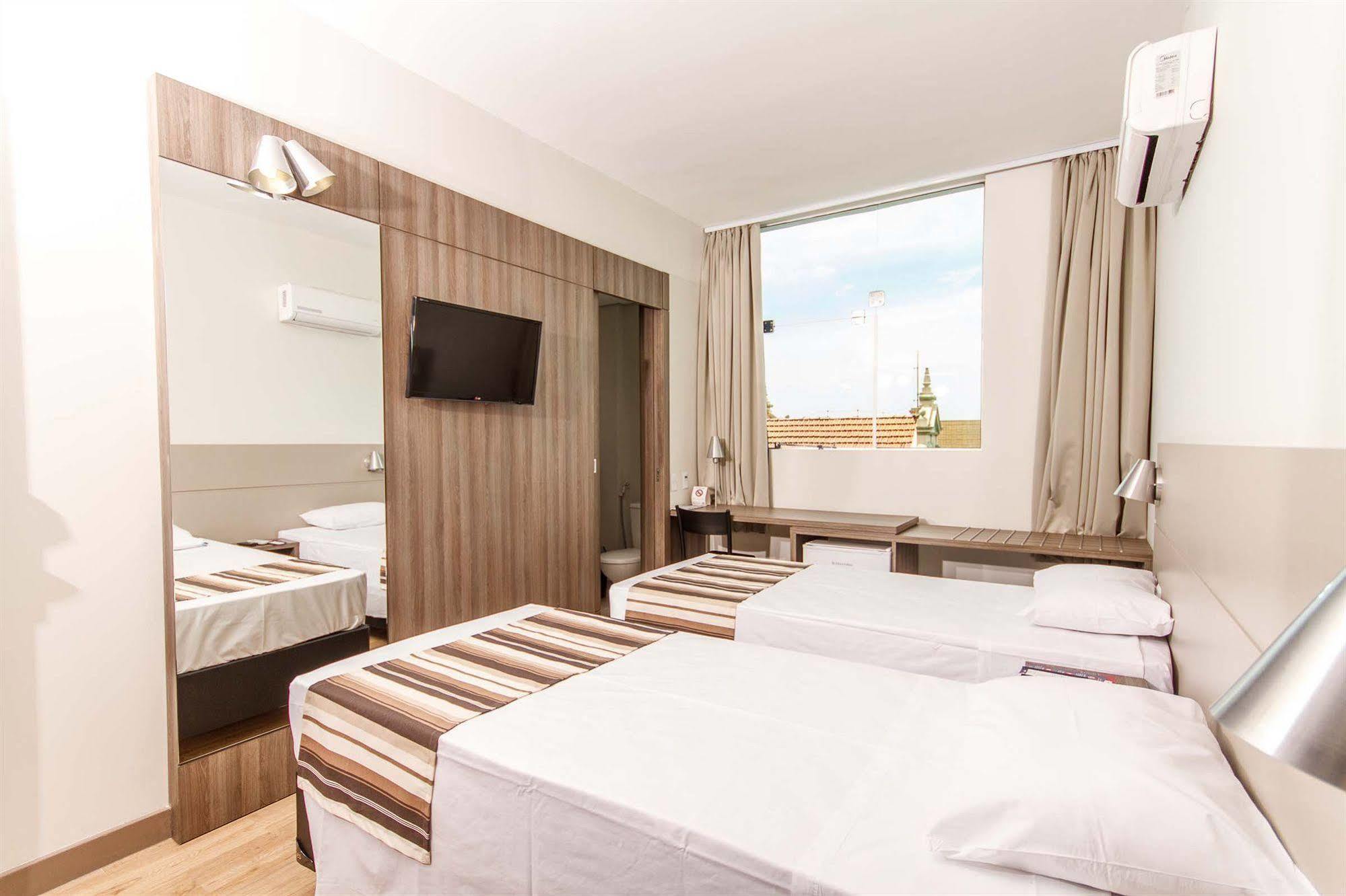 Hotel Valerim Itajai / Navegantes Екстер'єр фото