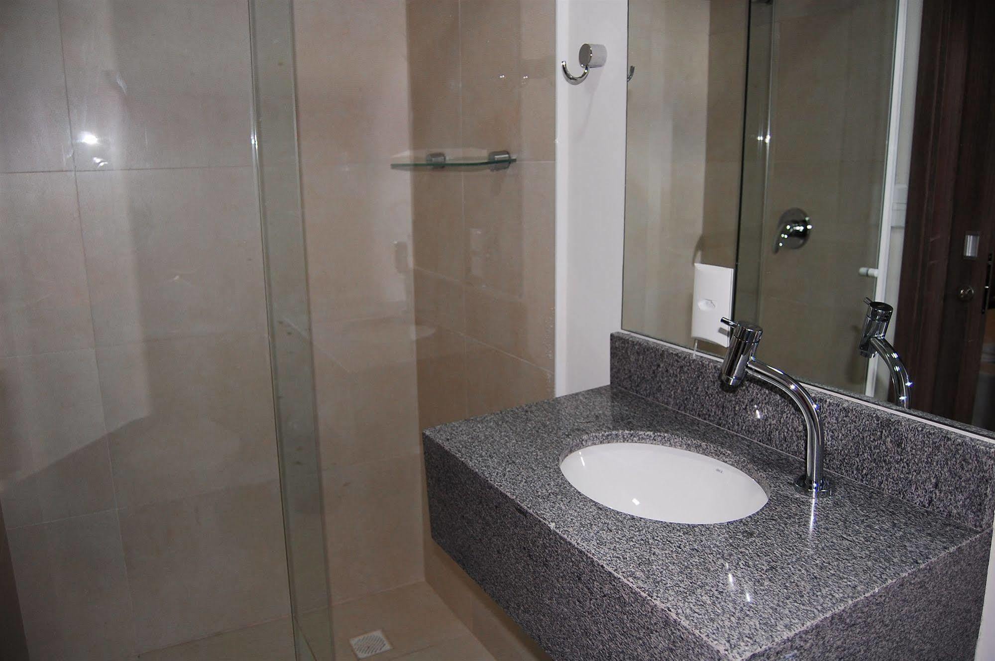Hotel Valerim Itajai / Navegantes Екстер'єр фото
