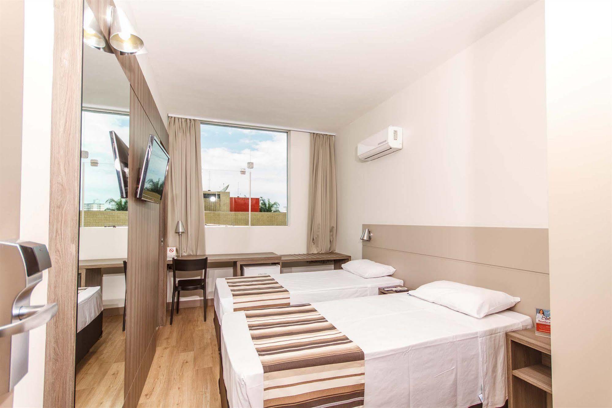 Hotel Valerim Itajai / Navegantes Екстер'єр фото