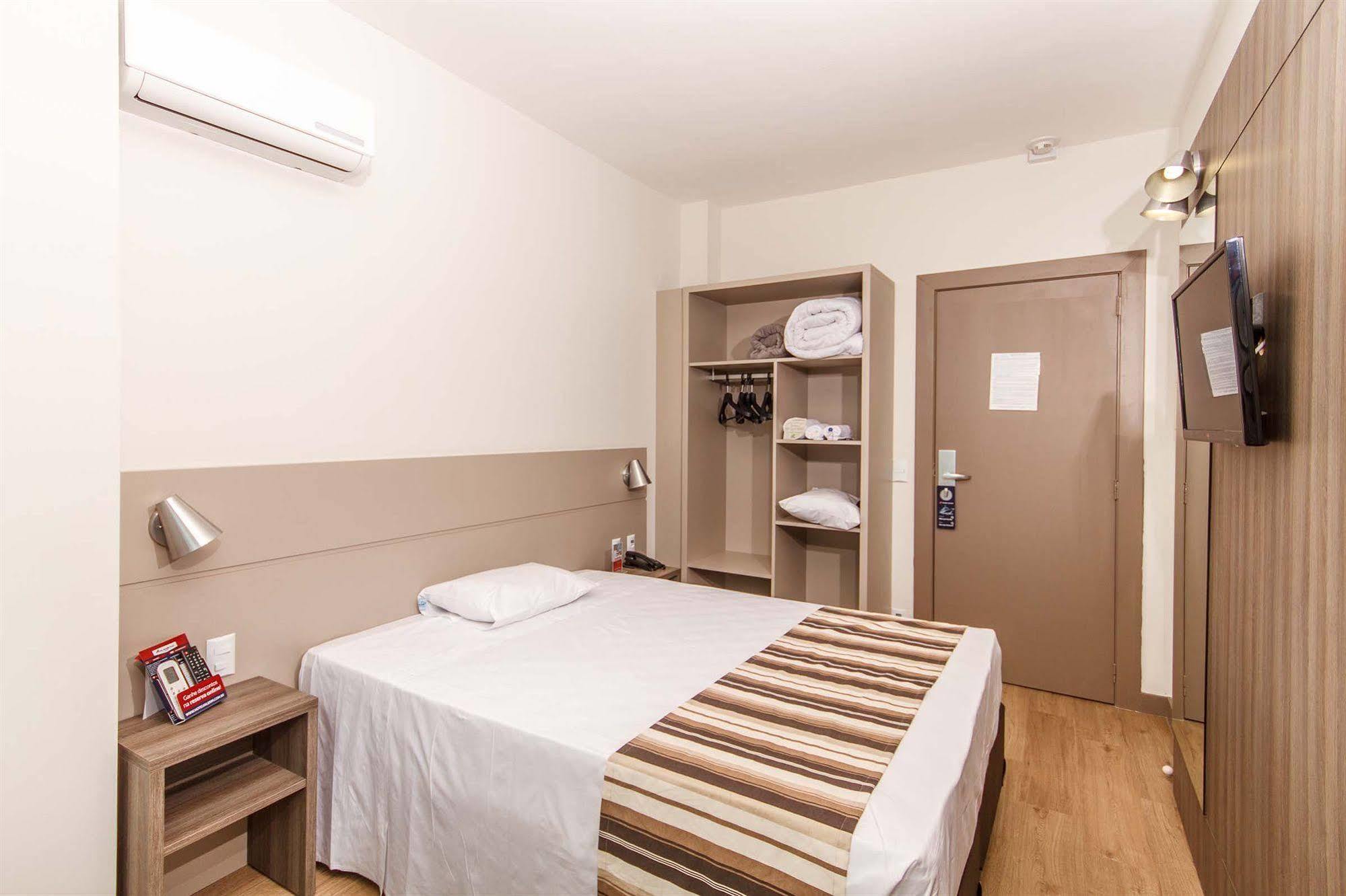 Hotel Valerim Itajai / Navegantes Екстер'єр фото