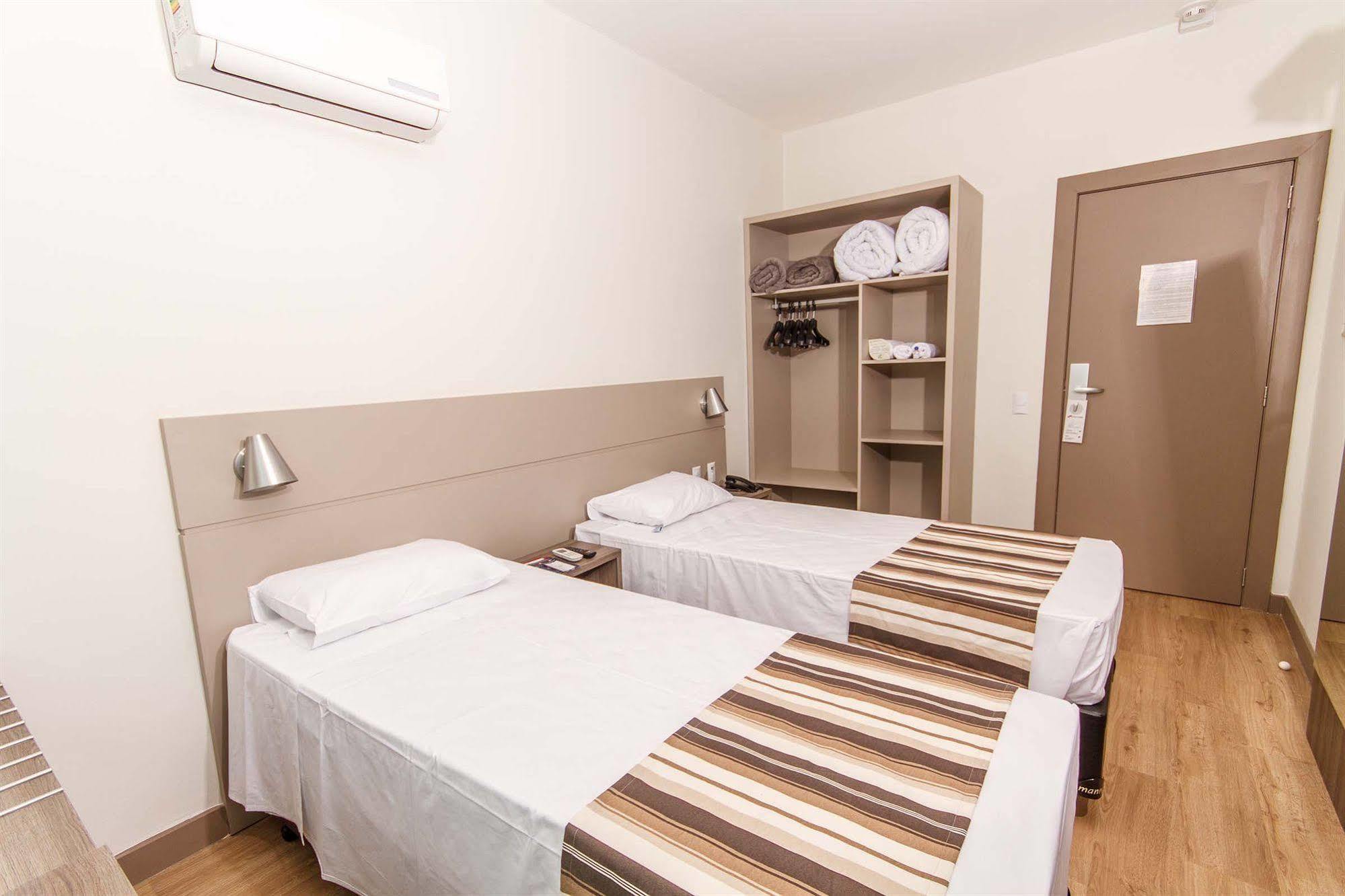 Hotel Valerim Itajai / Navegantes Екстер'єр фото